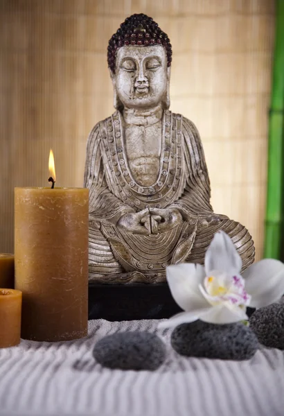 Buda con vela —  Fotos de Stock
