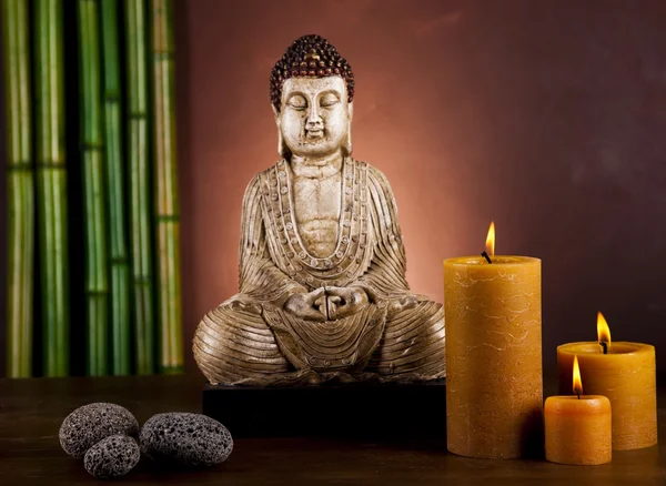 Bodegón con estatua de Buda y bambú — Stockfoto