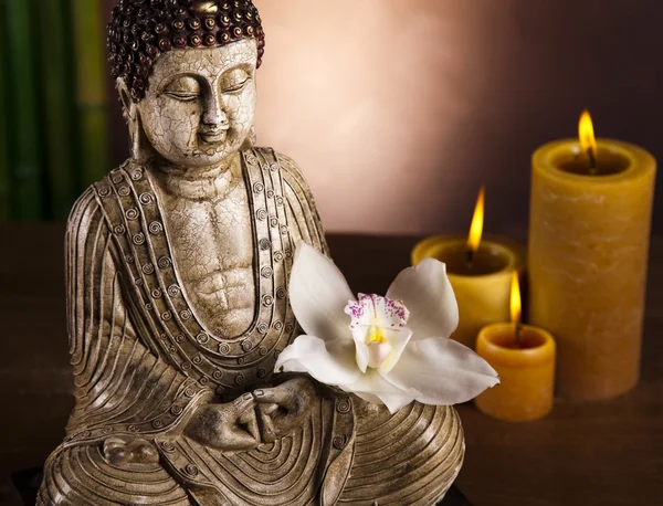 Будда зі свічкою — стокове фото