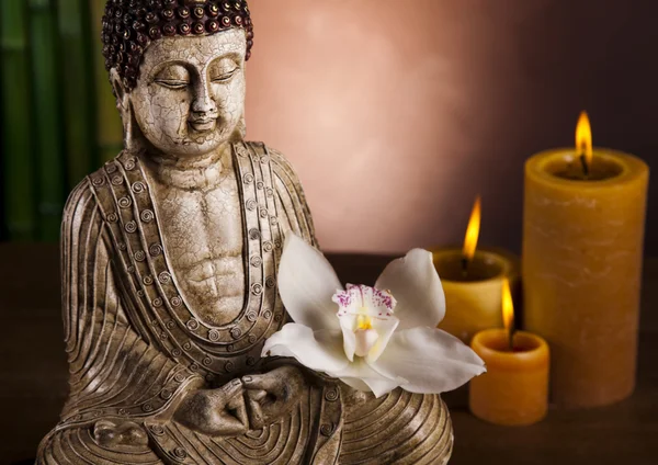Buddha mit Kerze — Stockfoto