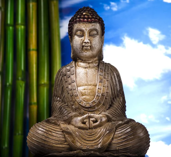 Martwa natura z posągu Buddy i bambusowe — Zdjęcie stockowe