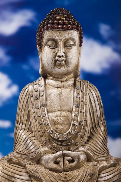 Buddha and blue sky background — Stock Photo, Image