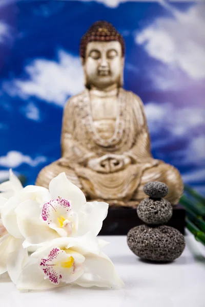 Buddha és a kék ég háttér — Stock Fotó