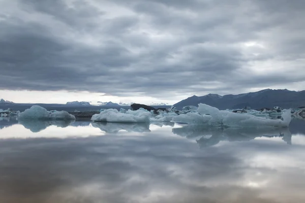 Paesaggio con ghiaccio, Jokulsarlon, Islanda — Foto Stock