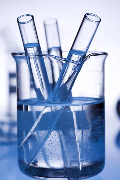 Química y cristalería de laboratorio — Foto de Stock