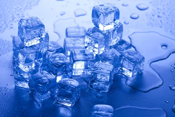 Derretimiento de cubitos de hielo — Foto de Stock