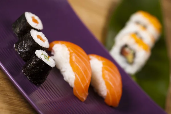 Traditionelle japanische Küche, Sushi — Stockfoto
