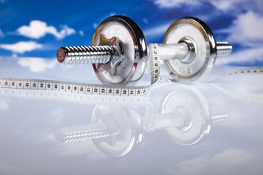 Fitness, etmek ve mavi gökyüzü