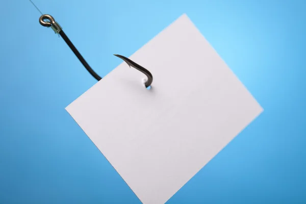 Пустой лист бумаги на крючке — стоковое фото