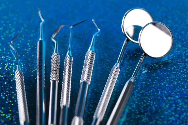 Instrumentos dentales de primer plano —  Fotos de Stock