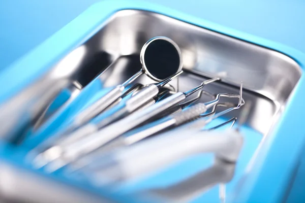 Zahnmedizinische Instrumente aus nächster Nähe — Stockfoto
