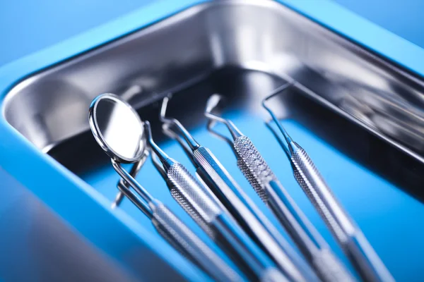 Набор стоматологических инструментов — стоковое фото