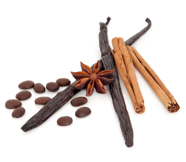 Koffie vanille peulen kaneel en steranijs — Stockfoto