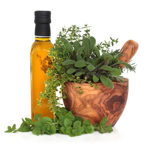 Olivenöl und Kräuter — Stockfoto