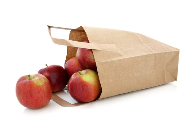 Jabłka w brązową papierową torbę — Zdjęcie stockowe