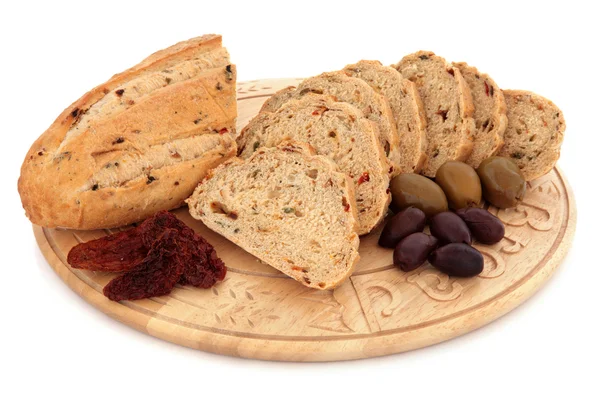 Оливка и сушеный томатный хлеб — стоковое фото