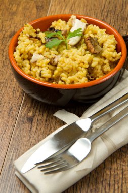 Safran ve mantarlı risotto.