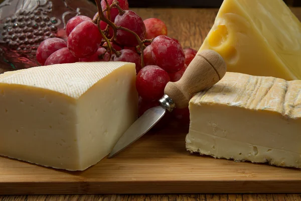 Sýr a hrozny — Stock fotografie