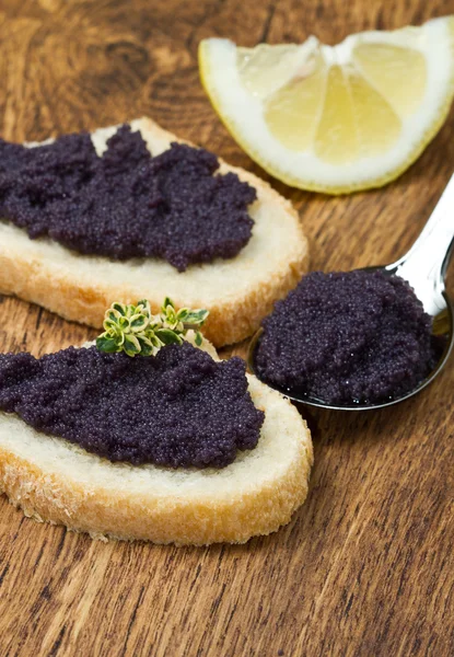 Canapé de caviar — Fotografia de Stock