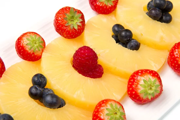 Pineapple slices with berries — Stock Photo, Image
