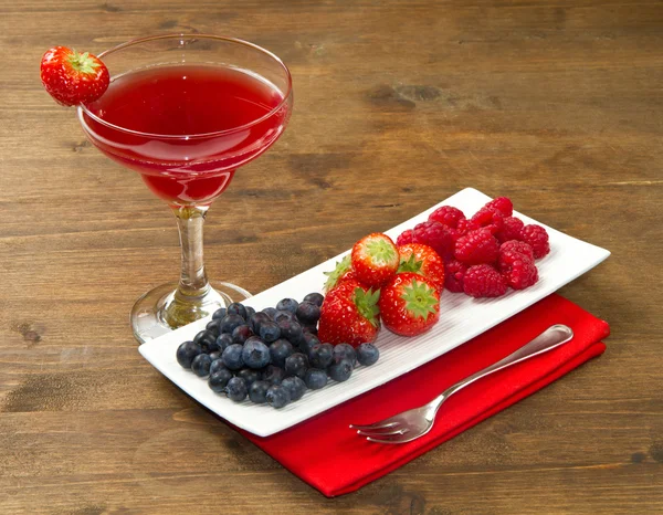 딸기와 과일 주스 — 스톡 사진
