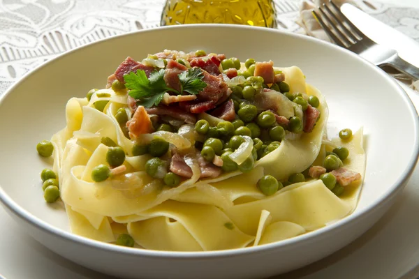 stock image Tagliatelle with pea and ham