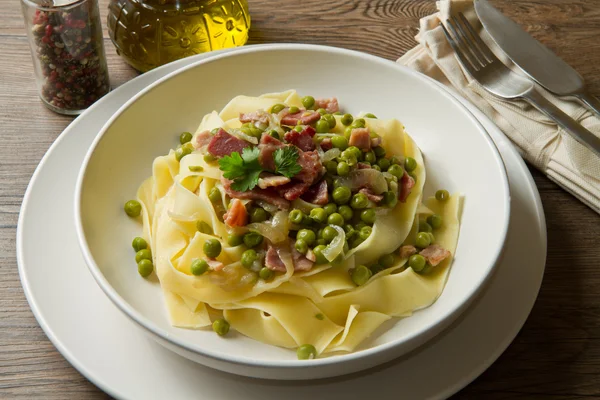 stock image Tagliatelle with pea and ham