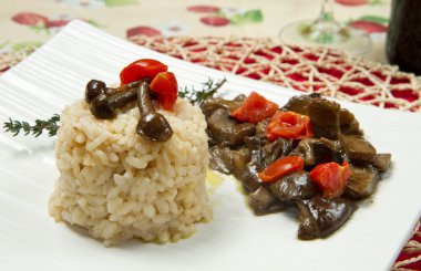 Domates ve mantarlı risotto.