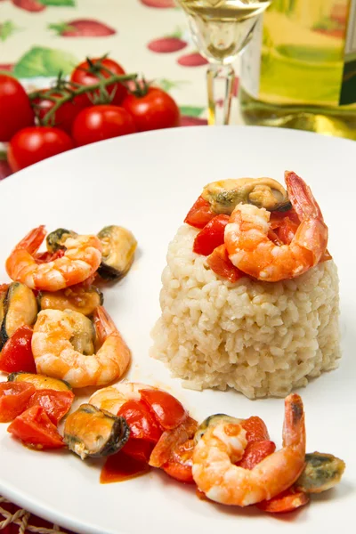 Risotto with shrimps and mussels — Stock Photo, Image