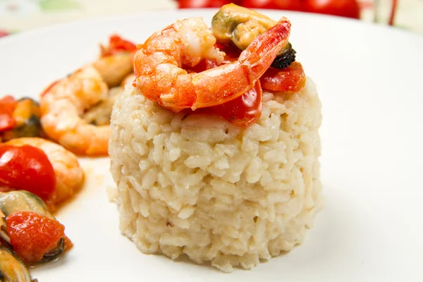 Risotto with shrimps and mussels — Stock Photo, Image