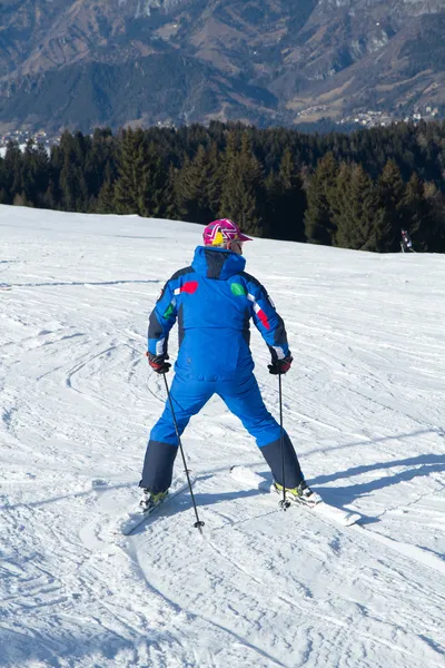 Skier man in italy mountain — Stock Photo, Image