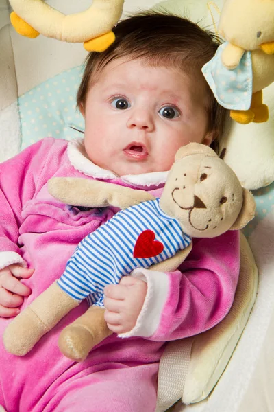 Menina bebê com ursinho de pelúcia — Fotografia de Stock