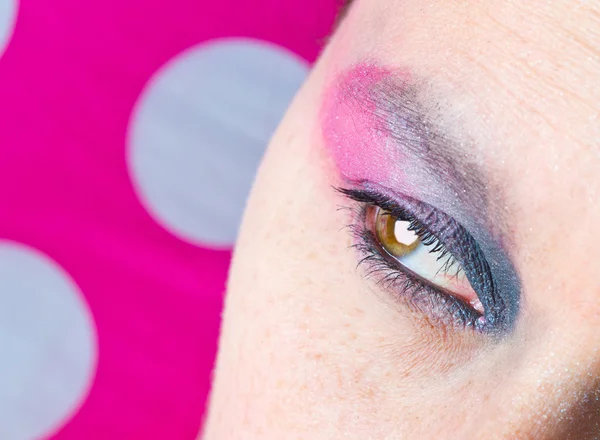 Vrouwelijke oog met make-up — Stockfoto