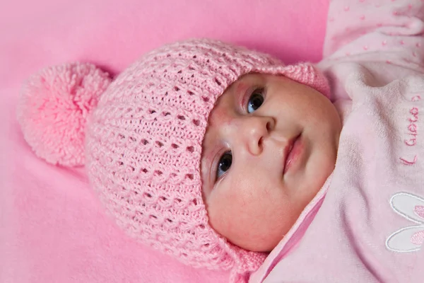 Een schattige kleine baby gir — Stockfoto