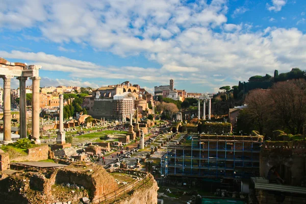 Italy. Rome. Ruins of a forum and Vittoriano — Stock Photo, Image