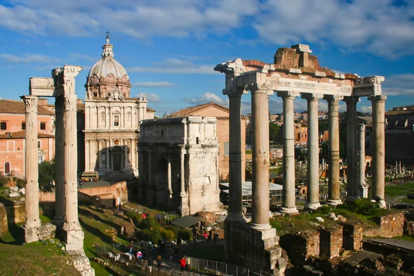 Ιταλία. Ρώμη. τα ερείπια ενός φόρουμ και vittoriano — Φωτογραφία Αρχείου