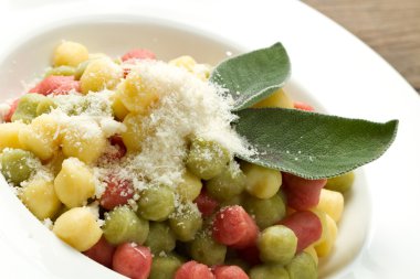 driekleur gnocchi met salie