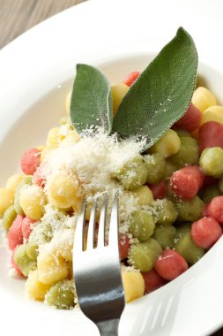 driekleur gnocchi met salie