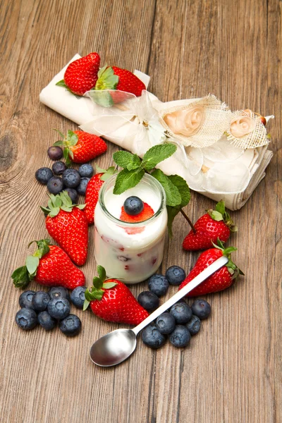 Gyümölcsös joghurt — Stock Fotó