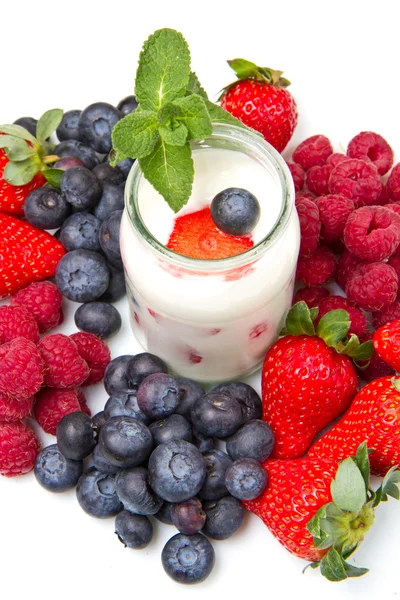酸奶加浆果 — 图库照片