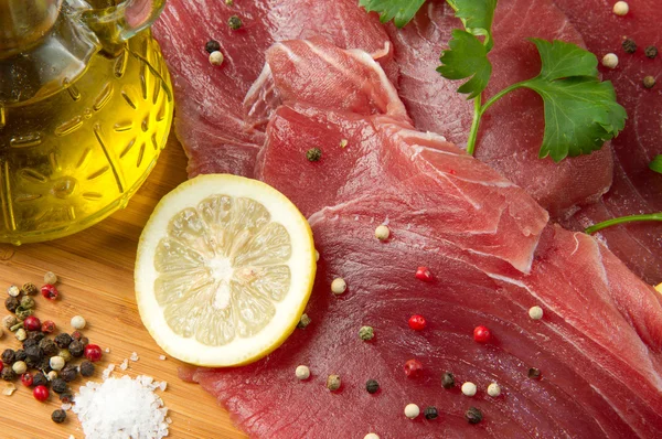Filet of fresh tuna — Stock Photo, Image
