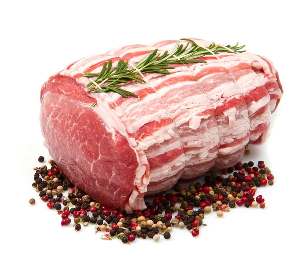 Friss marhahús rozmaringgal és borssal — Stock Fotó
