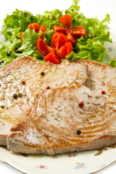 Filetto di tonno con insalata — Foto Stock