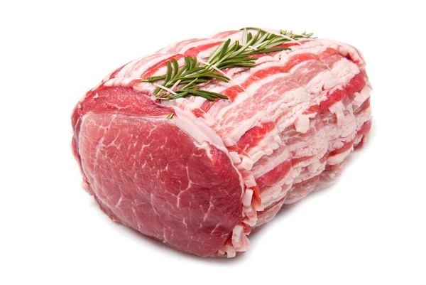 新鲜的烤小牛肉配迷迭香的 — 图库照片