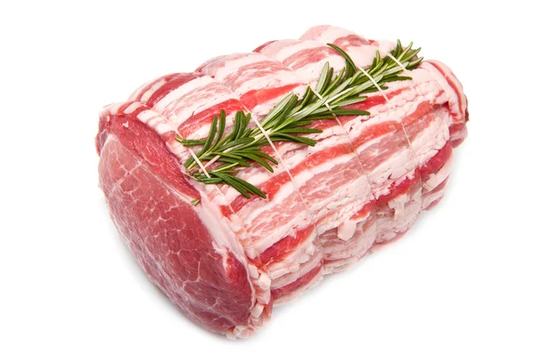 Färsk Rostbiff av kalvkött med rosmarin — Stockfoto