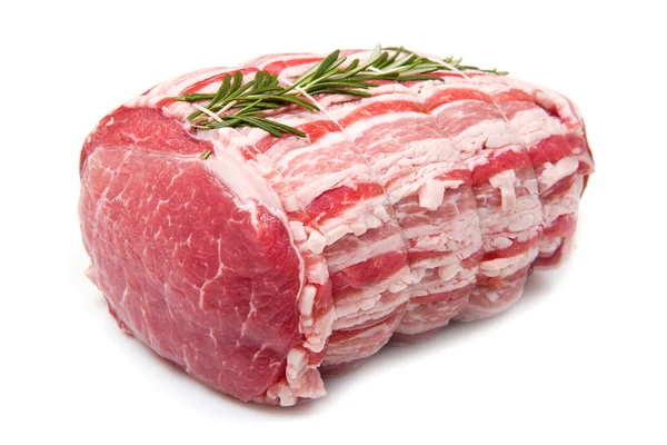 Färsk Rostbiff av kalvkött med rosmarin — Stockfoto