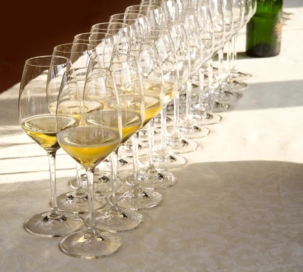 Řada sklenic na víno — Stock fotografie