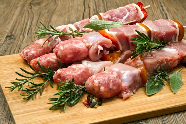 Meat and pepper skewers — Stock Photo, Image