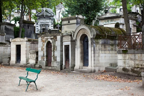 Tombs at Pere Lachaise cemetery — Stock Photo, Image