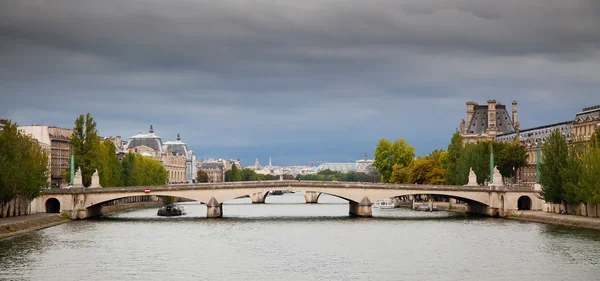 全景的巴黎-查看上 pont du 卡鲁塞尔 — 图库照片